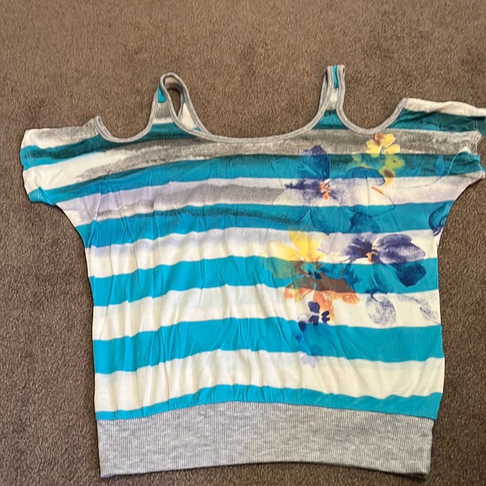 Open shoulder shirt